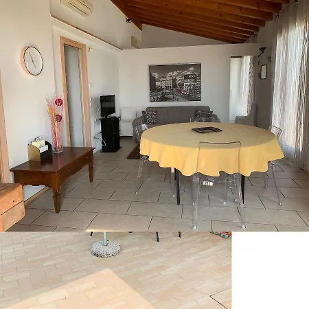 La Casina - Con Giardino E Piscina Apartmán *